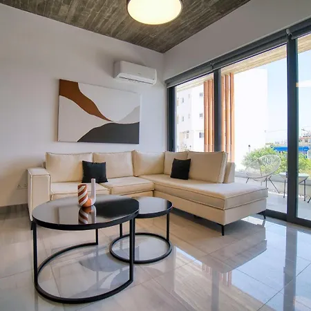 Premier 105 1 Bed Апартаменти